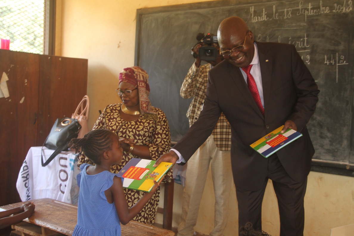 le Premier-ministre Simplice Mathieu Sarandji visite des établissements scolaires de Bangui