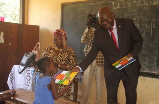 le Premier-ministre Simplice Mathieu Sarandji visite des établissements scolaires de Bangui